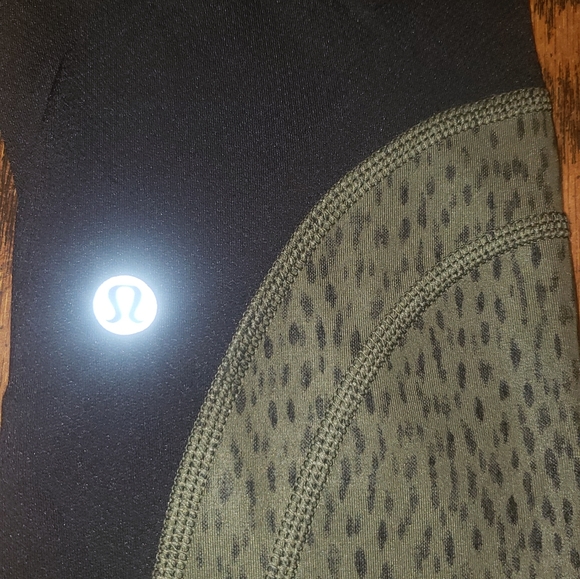 Lulu Cropped Leggings - Picture 4 of 5